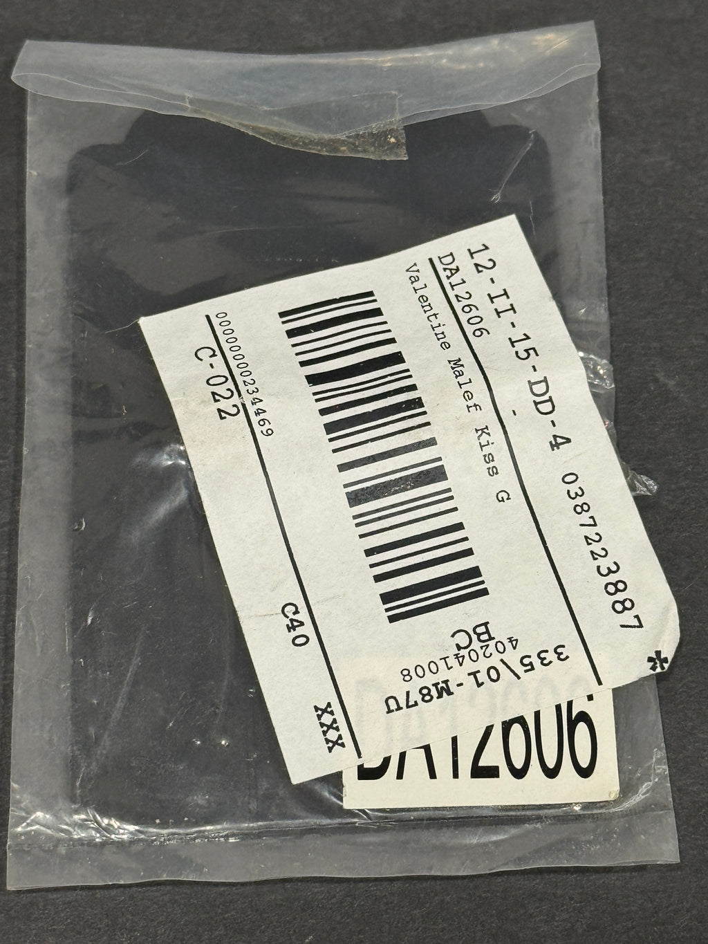Disney Auctions Maleficent “Valentine Kisses” Pin – LE 1000 – Original Card