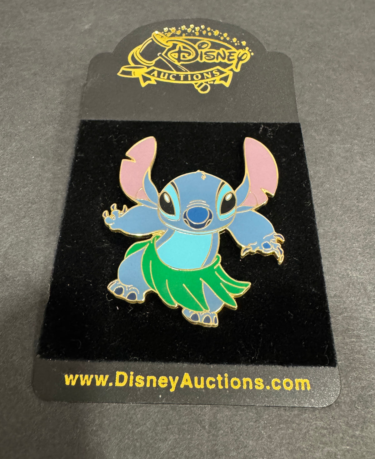 Disney Auctions Limited Edition Stitch Hula Dancing Pin (LE 1000)