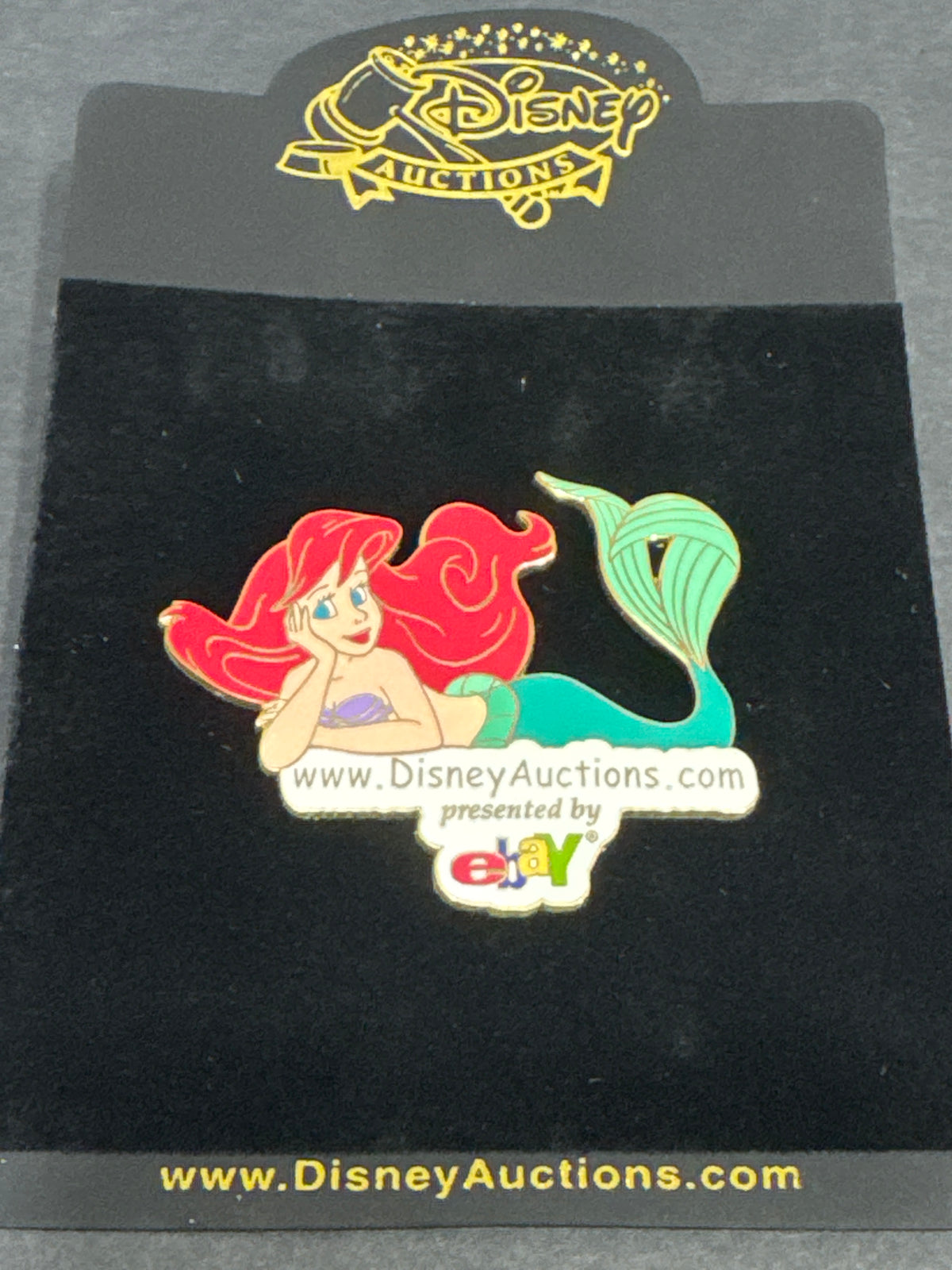 Disney Auctions Ariel & DA.com Logo Pin LE 2500 (2004) – Original Card